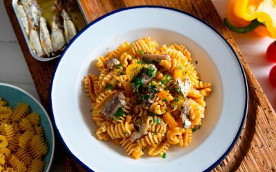 pasta-con-crema-de-tomate-y-sardinas-cata-la-lata2